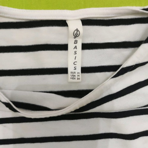 Stradivarius crop top Medium size 4 with box in excellent condition