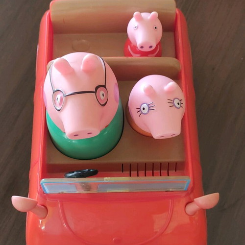 Παιχνίδια Peppa το γουρουνάκι σαν καινούργια, αυτοκίνητο με οικογένεια