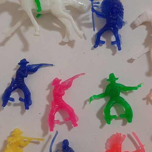 Vintage '70s Small Figures Soldiers-Indians-Cowboys Like New, Pack