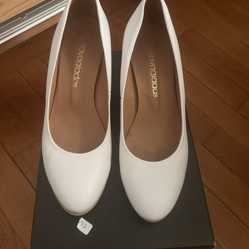 Leather white pumps like new, size 39, Greek craftsmanship