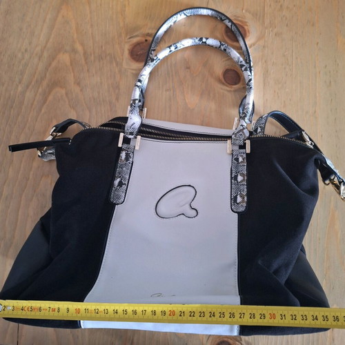 Axel shoulder-hand bag black with white and animal print snake like new