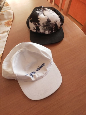 Set of 2 original caps with visor, modern design