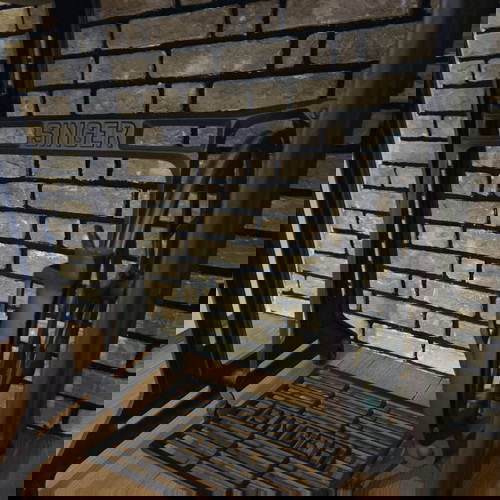 Κονσόλα γραφείο vintage με πόδια ραπτομηχανής Singer καινούργιο