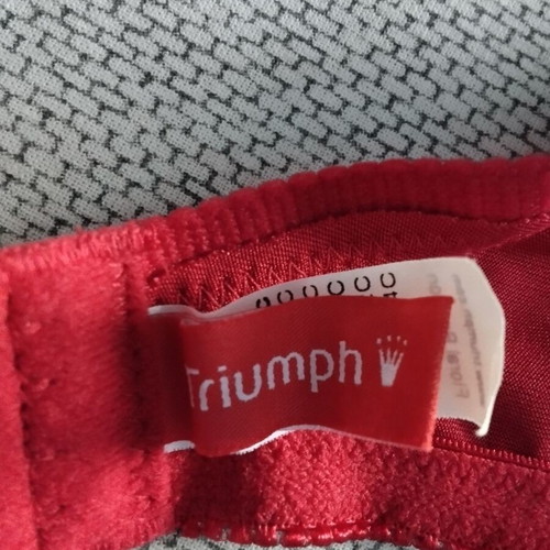 Triumph red lace bra like new, size 75C