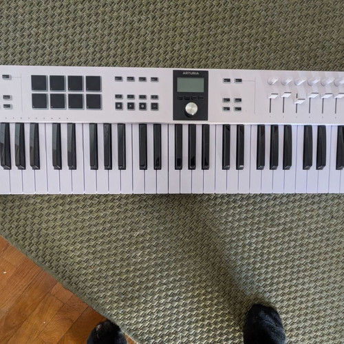 Arturia Midi Keyboard KeyLab Essential 61 keys white like new