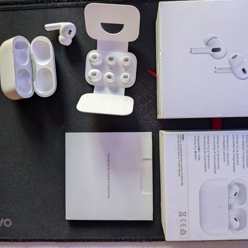 Apple AirPods Pro 2nd Gen. MQD83ZM/A Magsafe Lightning, used, missing right earbud