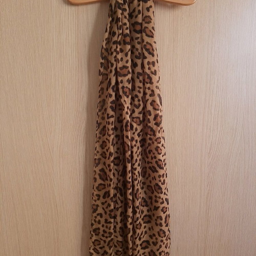 Leopard scarf like new