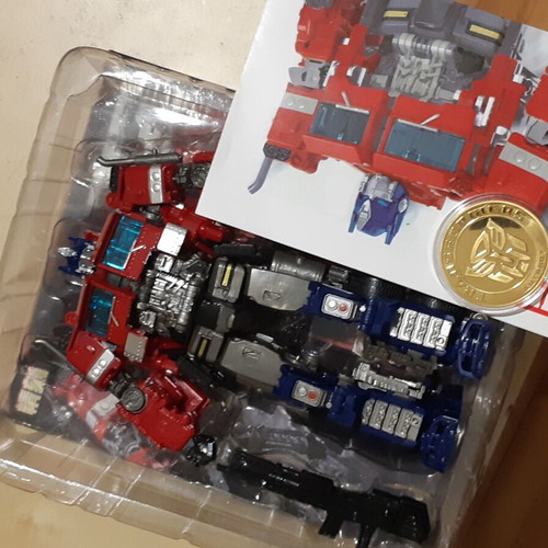 Transformers Optimus Prime figure 18cm new with collectible coin