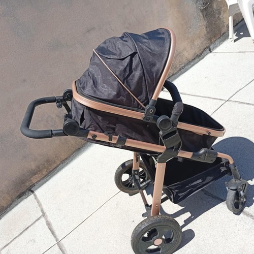 Multifunctional baby stroller like new with adjustable seat and footmuff