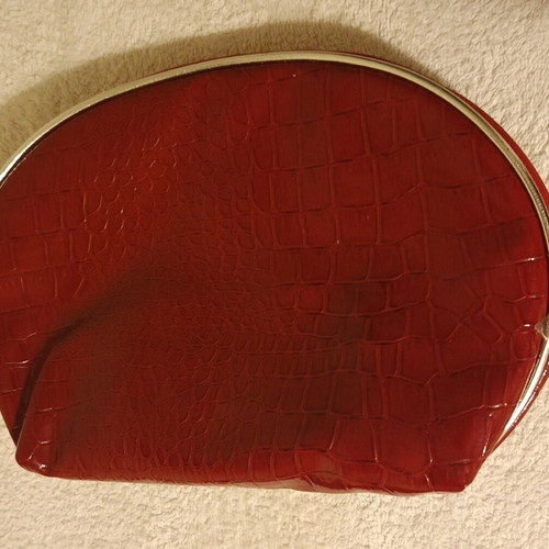Kenneth Cole set of 2 new burgundy toiletry bags with zipper, faux croc