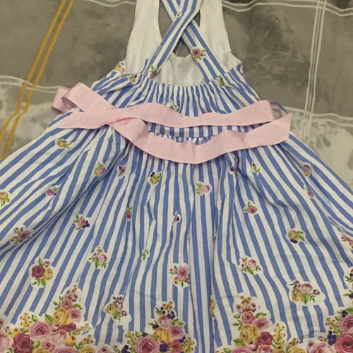 Dress for 5-year-old girl with skirt volume and adjustable straps