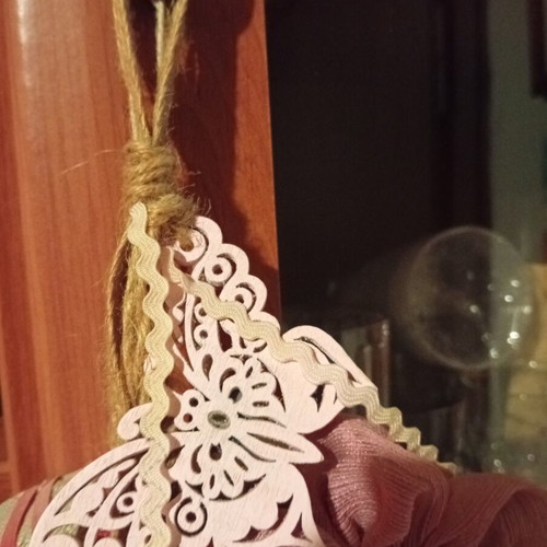 Handmade decorative wreath, like new