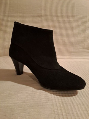 Boheme Italian leather women's heels new, black, size 40