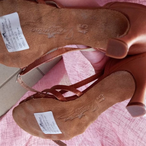 Dance shoes lightly used, brown, size 37