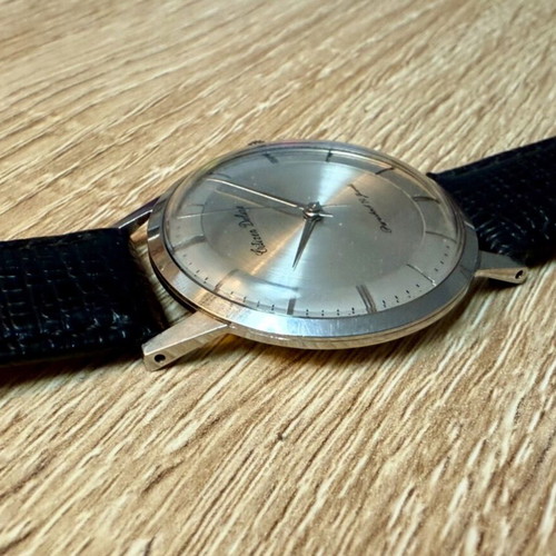 Citizen Deluxe Vintage wristwatch like new with new leather strap