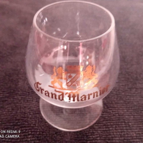 Grand Marnier 5 small glasses with gold logo 1970s new