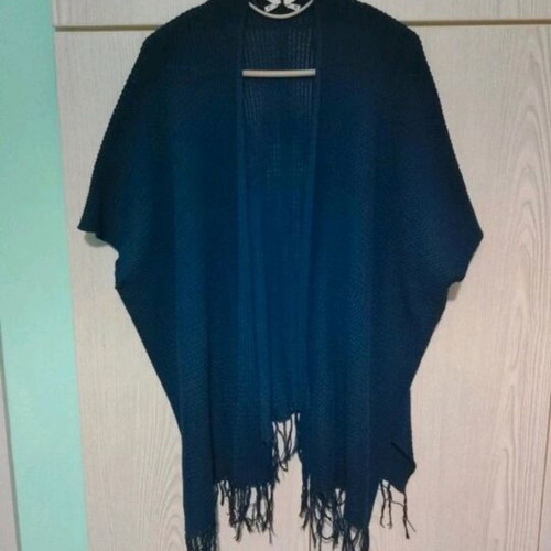 Knitted poncho like new, blue Pull & Bear