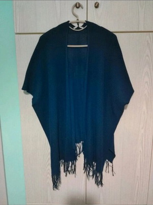 Knitted poncho like new, blue Pull & Bear