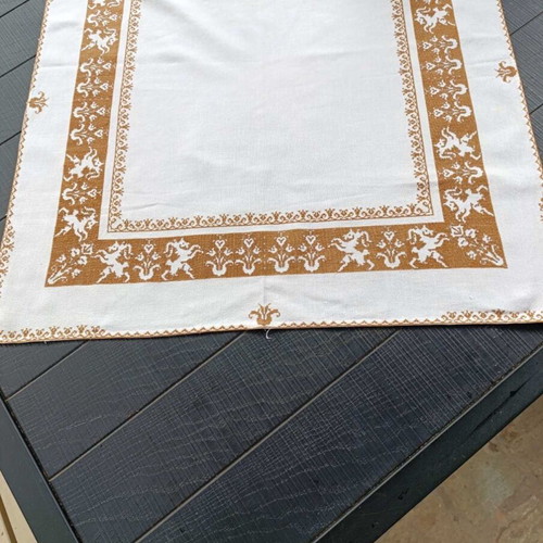 Cross-stitch tablecloth like new
