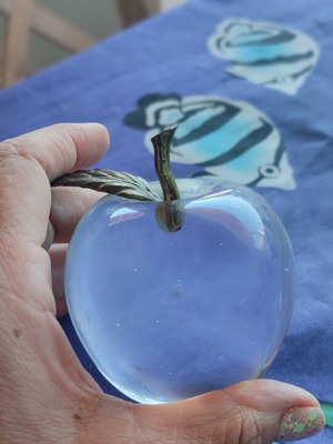Crystal glass apple with bronze leaf like new