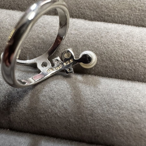 Sterling Silver Cultivated White Pearl and Round Zircon Ring like new