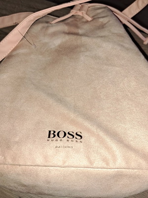Hugo Boss τσάντα ώμου σαν καινούργια, χρώμα σκόνη τριαντάφυλλου