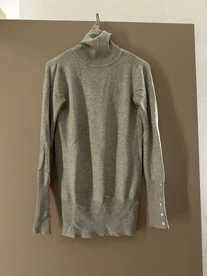Zara gray turtleneck sweater used, size S with sleeve buttons