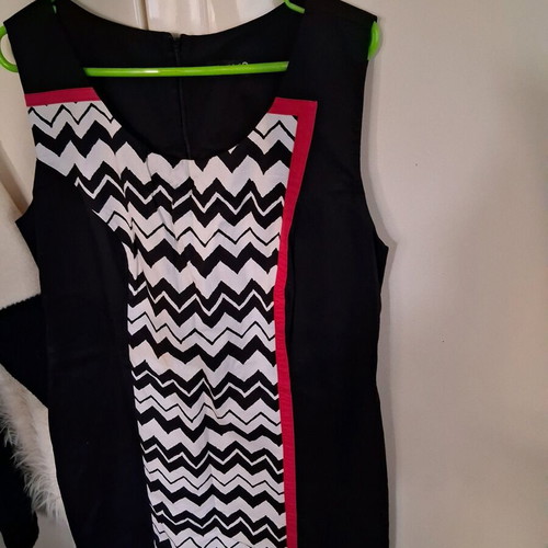 Dress like new, black and white, size XL