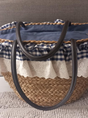 Beach bag used, straw shoulder style