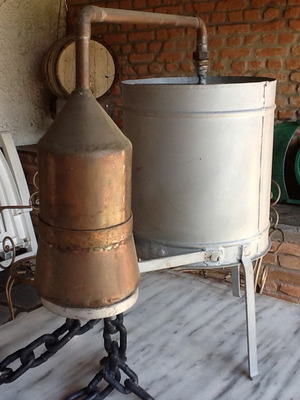 DISTILLERY-TABLETOP-HANDMADE