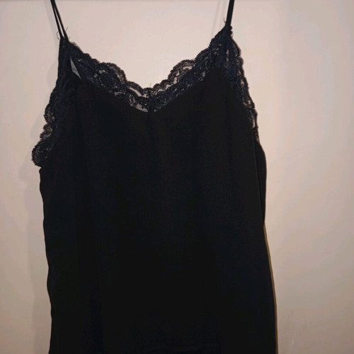 Women's elegant camisole top with lace and lining like new, black