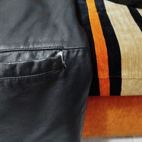 Leather jacket like new, size No50, black, with pocket damage