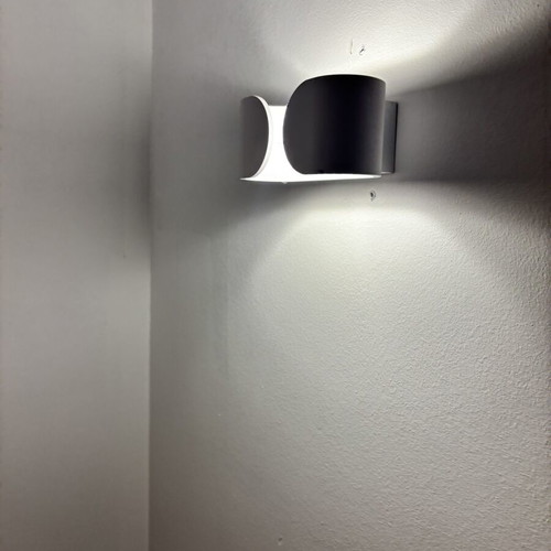 White metal wall lights set of 4 like new