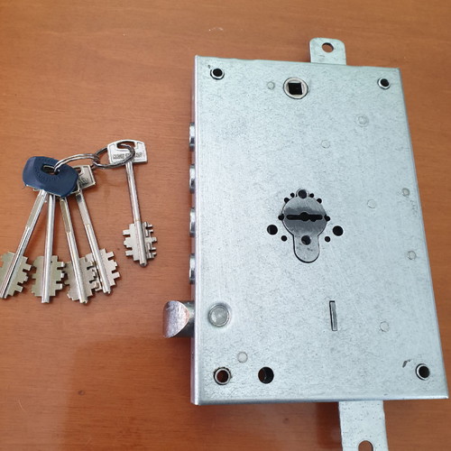 Securemme security lock used, with 5 keys, 2 pieces