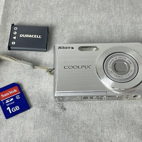 Nikon Coolpix S200 7.1MP digital compact camera used, needs battery and charger
