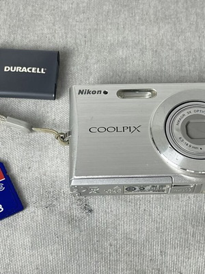 Nikon Coolpix S200 7.1MP digital compact camera used, needs battery and charger
