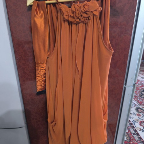 Dress with inner tulle belt