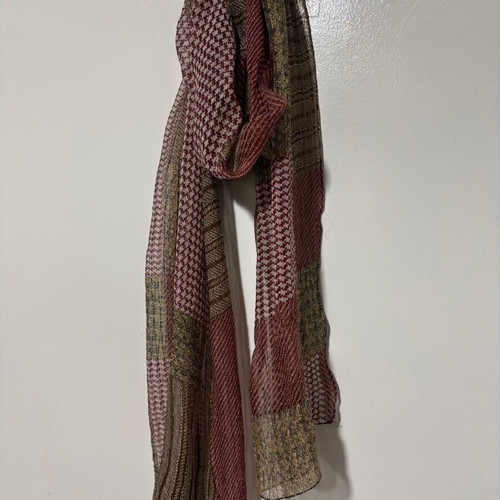 Silk scarf like new, multicolored with linear pattern
