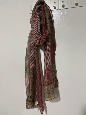 Silk scarf like new, multicolored with linear pattern