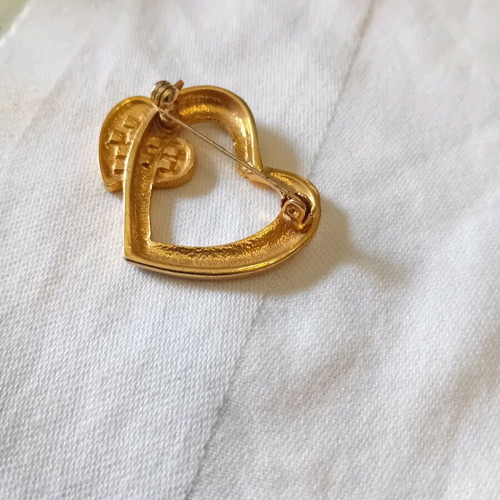 Pin used with rhinestones gold color
