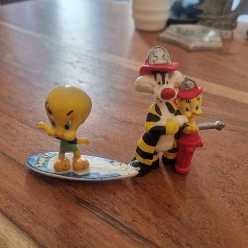 Looney Tunes collectible PVC figures, Tweety and Sylvester firefighter scene