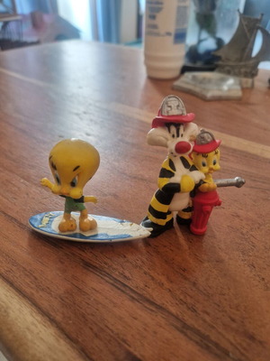 Looney Tunes collectible PVC figures, Tweety and Sylvester firefighter scene