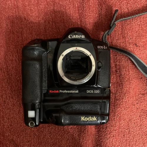 Kodak Professional DCS 520 (Canon EOS-1N) used collectible camera