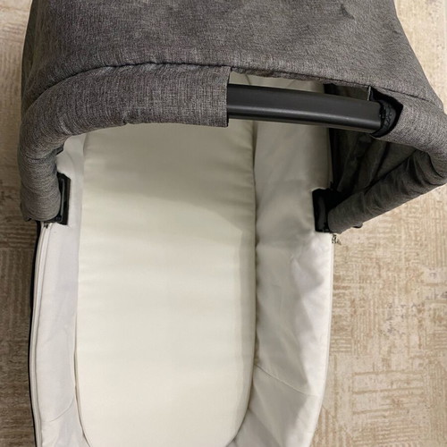 Peg Perego bassinet grey like new with footmuff and UPF 50 canopy