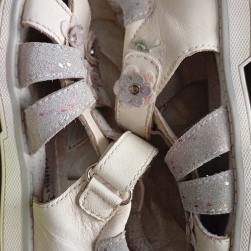 Happy Bee leather anatomical sandals size 25 like new, girl