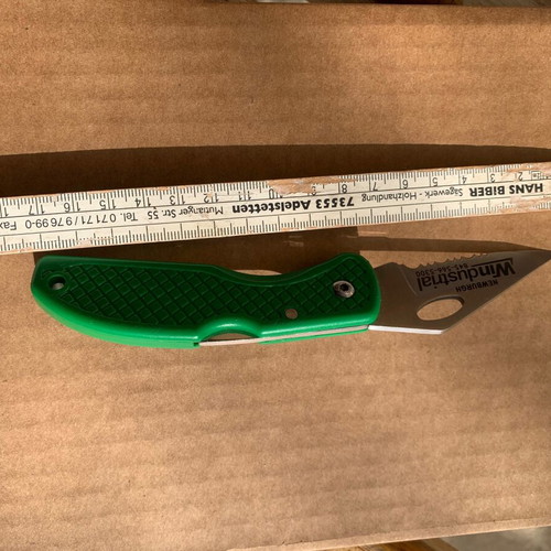 Windustrial folding knife used with blade lock