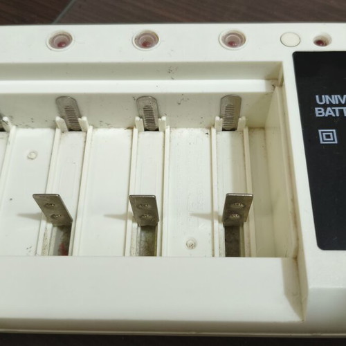 Battery charger for various sizes
