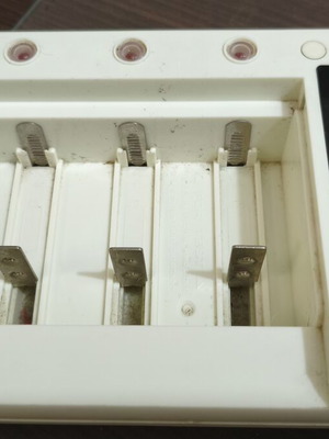 Battery charger for various sizes
