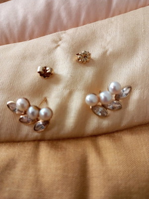 Vintage 14K gold earrings with pearls and crystals like new