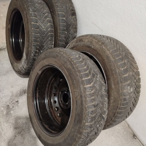 Michelin Alpin tires like new, set of 4, 205/60R16